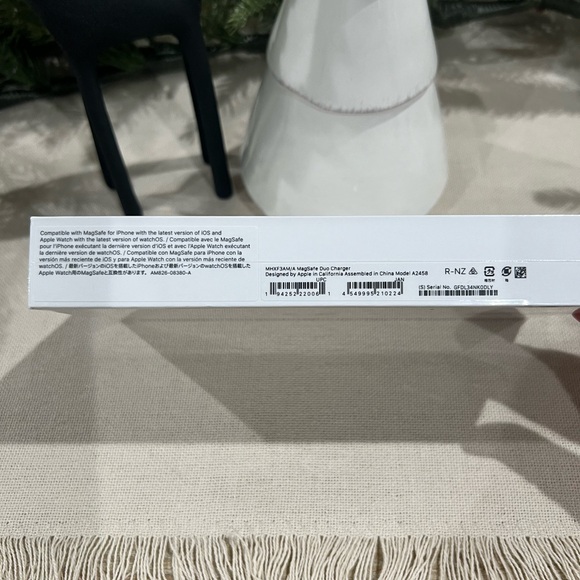 NIP Apple MagSafe Duo Charger - Picture 5 of 7